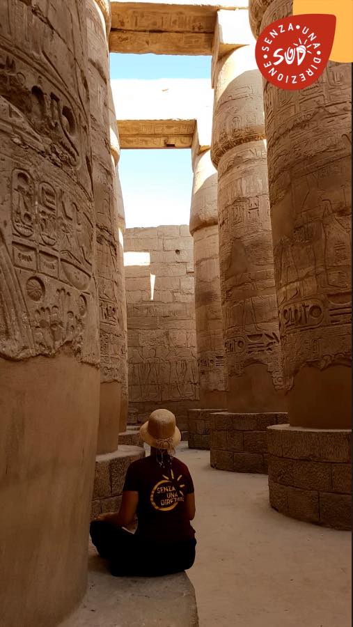 Rosalba nel tempio di Karnak a Luxor.